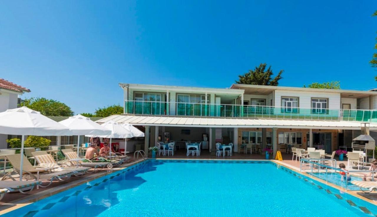 Hotel Clover Magic Nova *